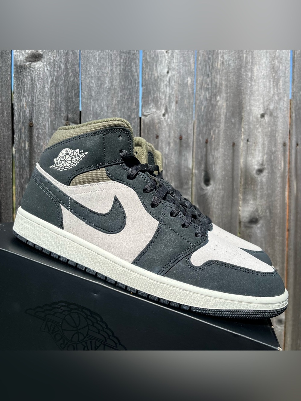 Nike air Jordan 1 mid black olive size 12 Men